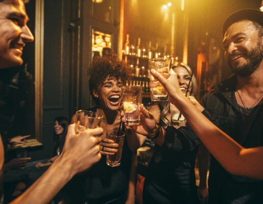 photo amis avec cocktail